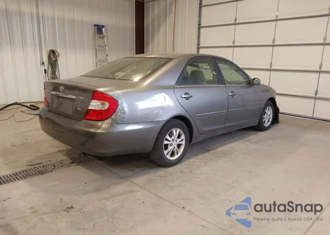 2005 Toyota Camry Le V6 z USA, uszkodzony, nr VIN 4T1BF30K15U620894